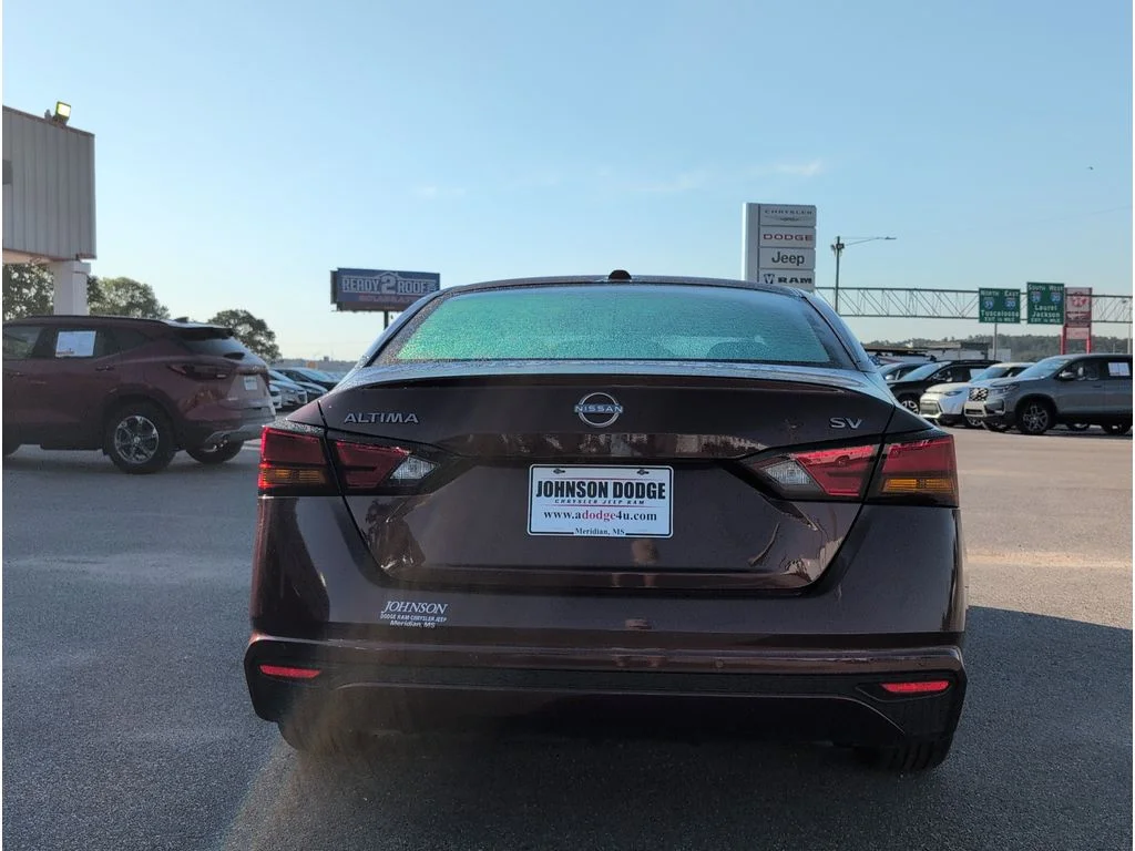 Used 2023 RED Nissan 2.5 SV Sedan image 4