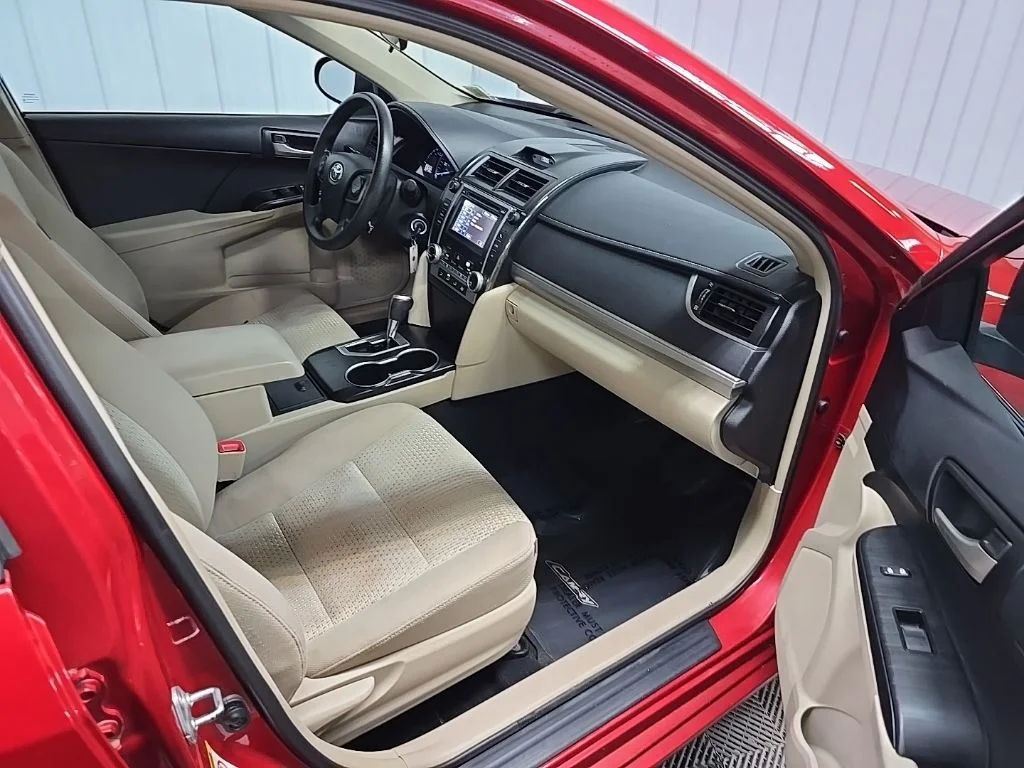 Used 2013 Red Toyota LE image 15