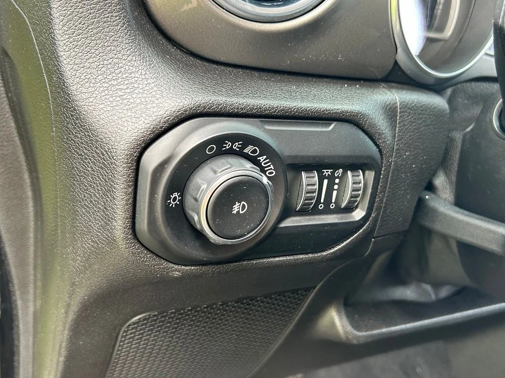 Certified Used 2018 Black Jeep Unlimited Sahara image 20