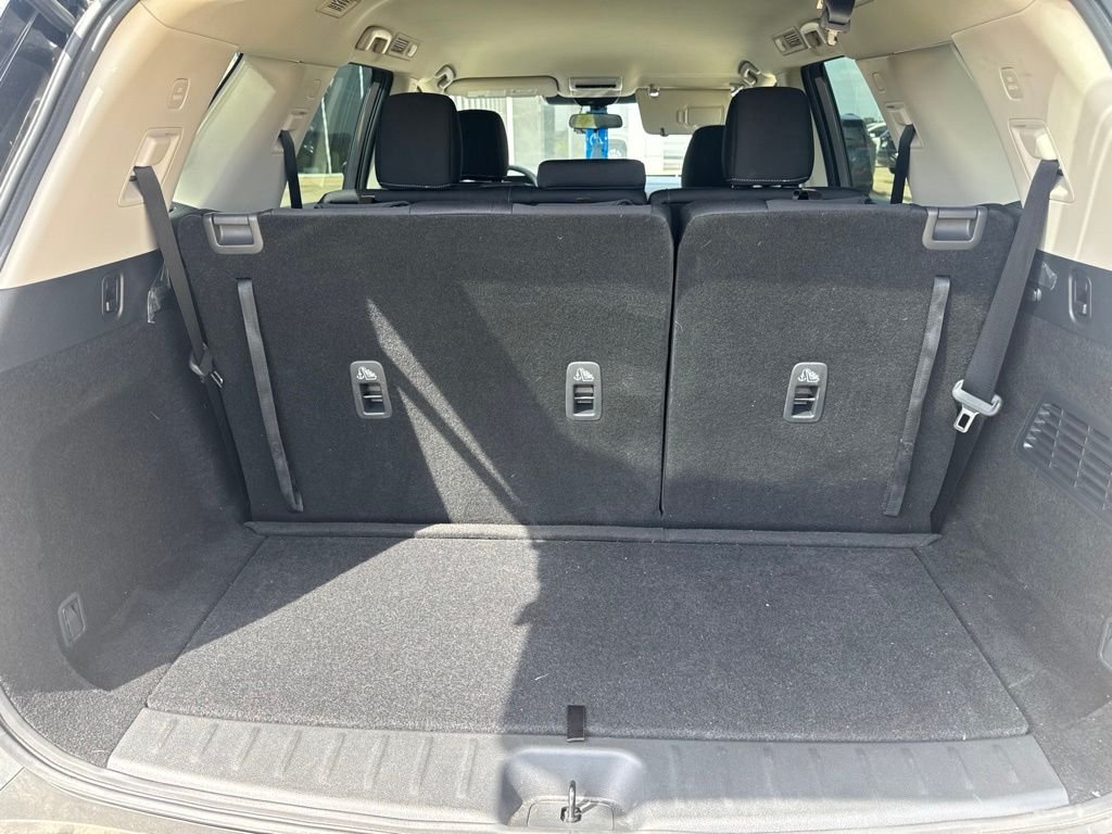 Used 2025 Gray Nissan S image 6