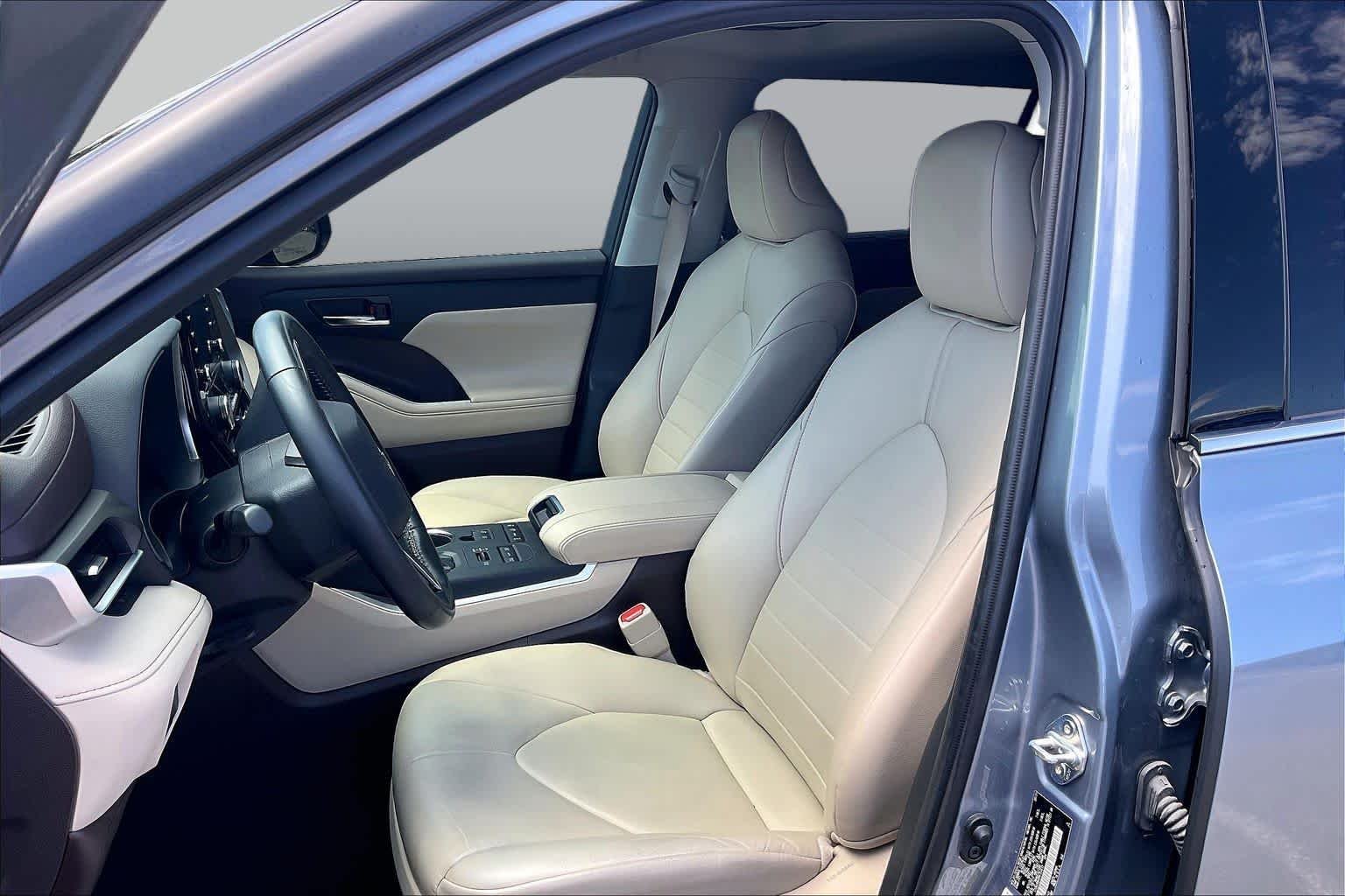 Used 2021 Moon Dust Toyota XLE image 8
