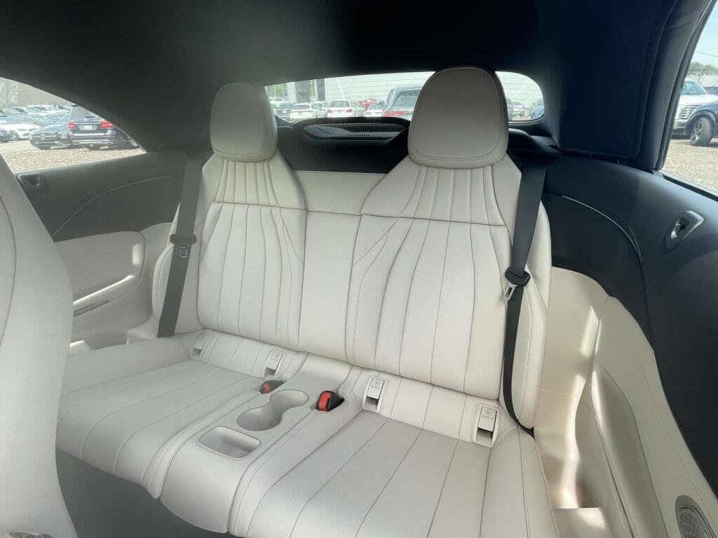 New 2027 MANUFAKTUR Alpine Grey Metallic Mercedes-Benz AMG® CLE 53 image 15