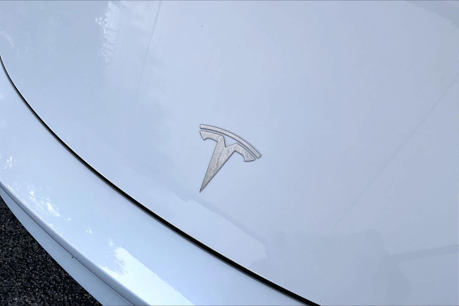 Used 2023 Pearl White Multi-Coat Tesla  image 32