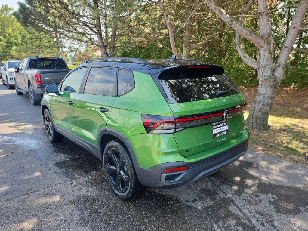 New 2026 Bright Moss Green Metallic/Deep Black Roof Volkswagen 1.5T SE Black image 3