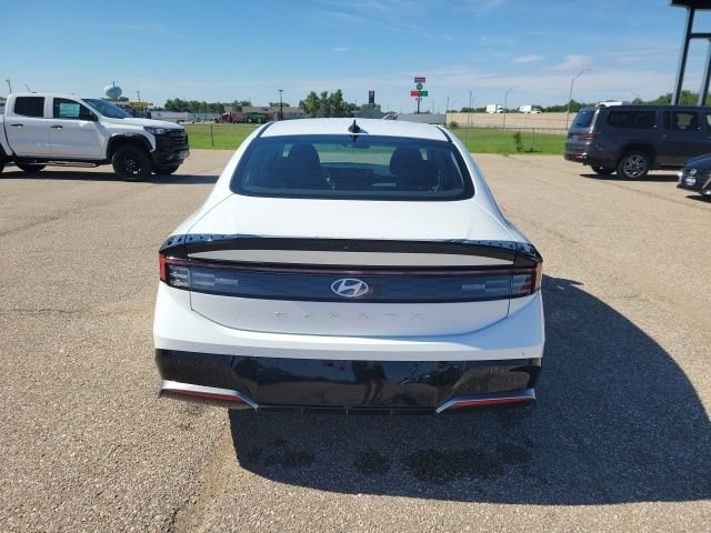 Used 2025 White Hyundai SEL image 23
