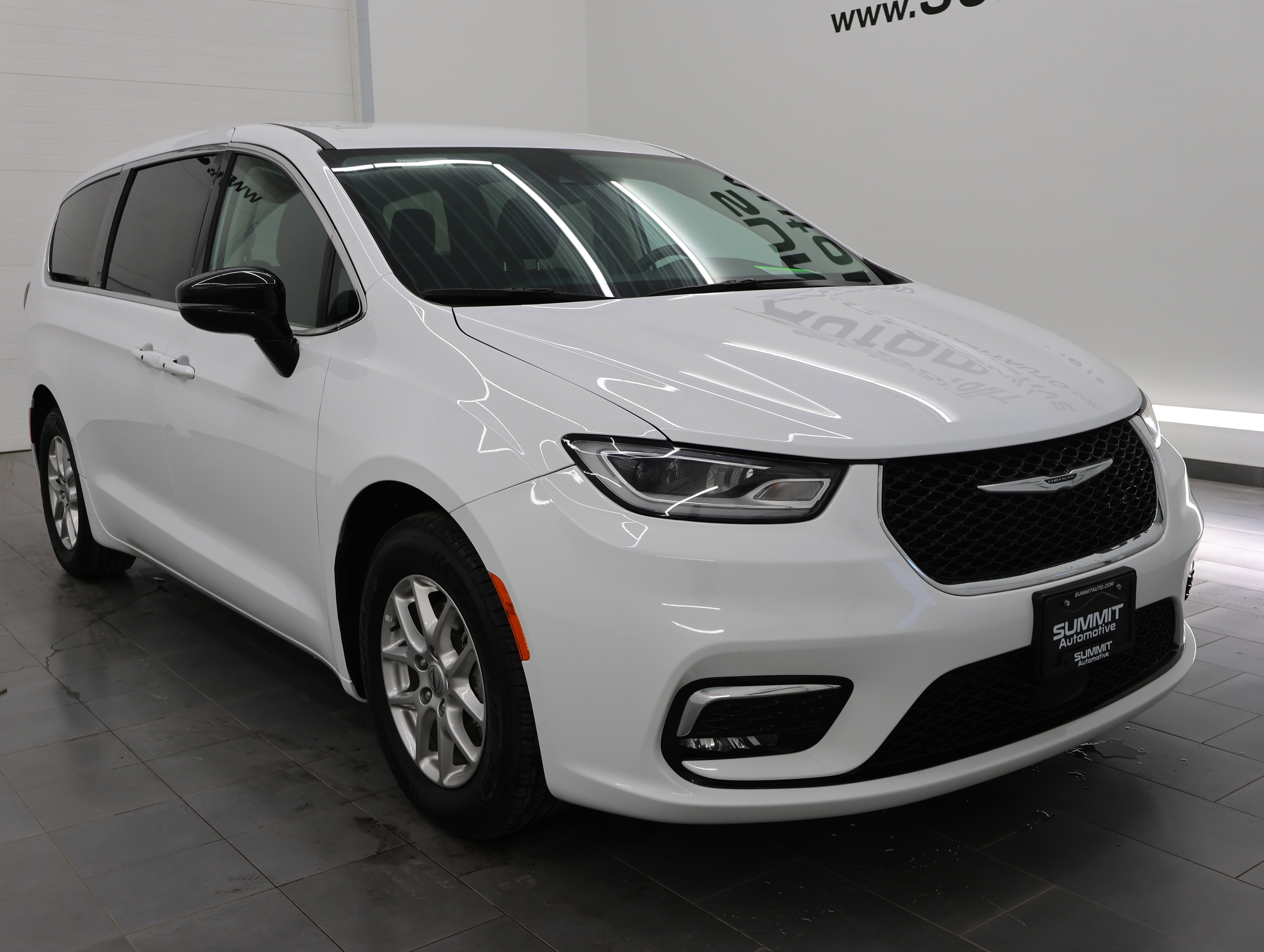 Used 2024 Bright White Clearcoat Chrysler Touring L: TOURING L-STOW N GO-QUADS-THIRD-ADAPTIVE CRUISE-1 OWNER image 2
