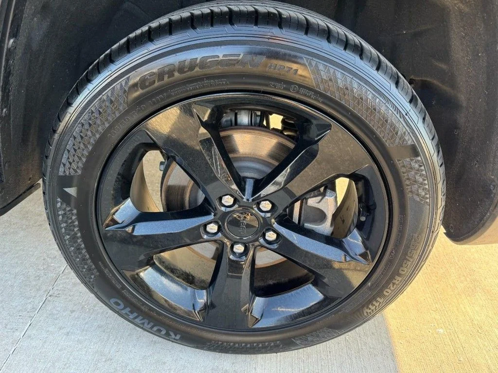 Used 2023 Red Jeep Altitude image 7