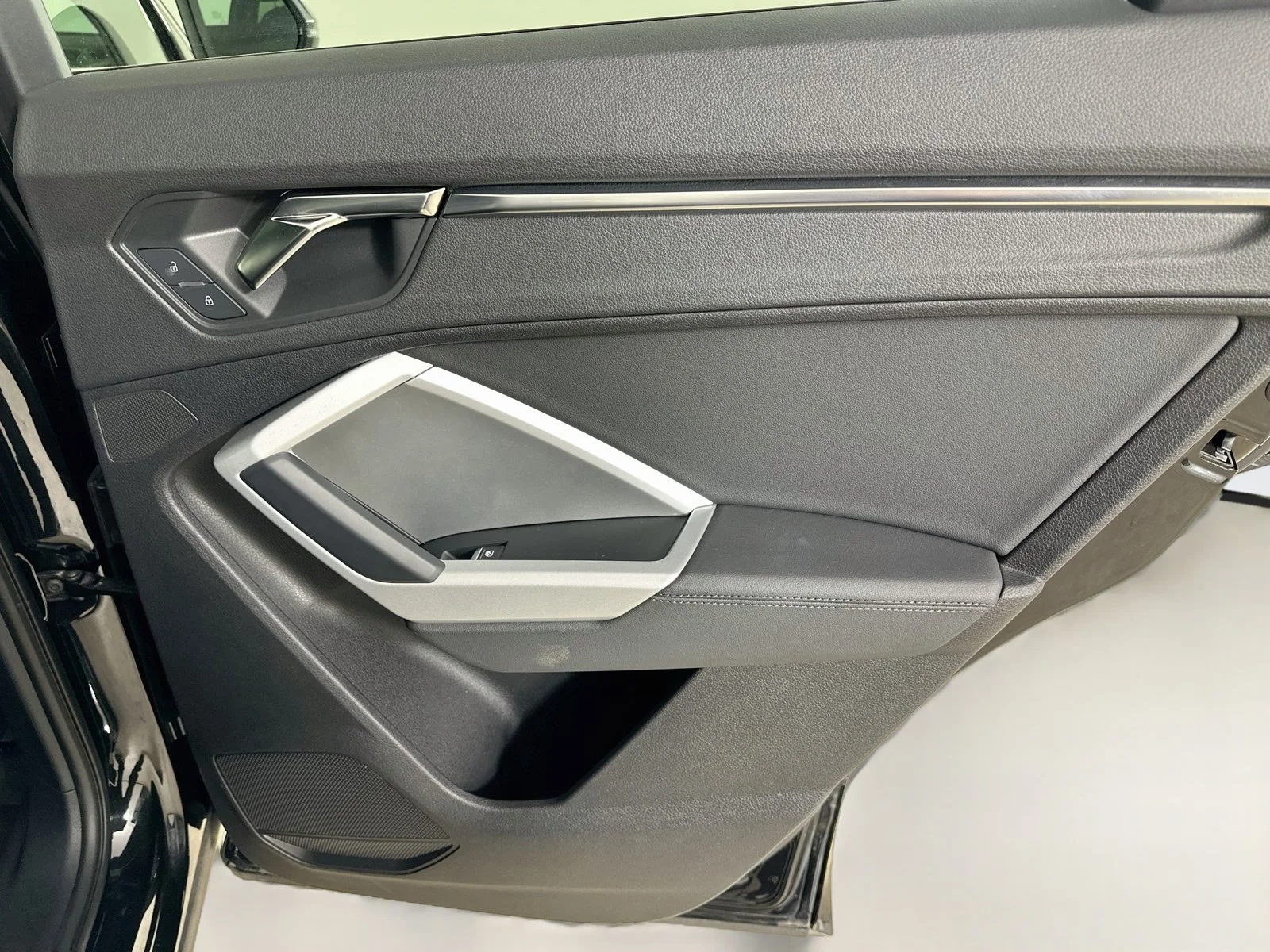 Used 2022 Black Audi  image 43