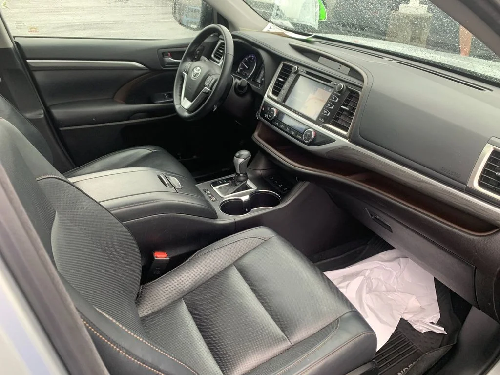 Used 2018 Silver Toyota Limited image 18