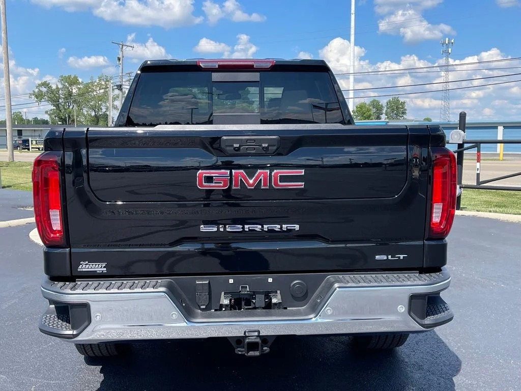 Used 2025 Onyx Black GMC SLT image 7