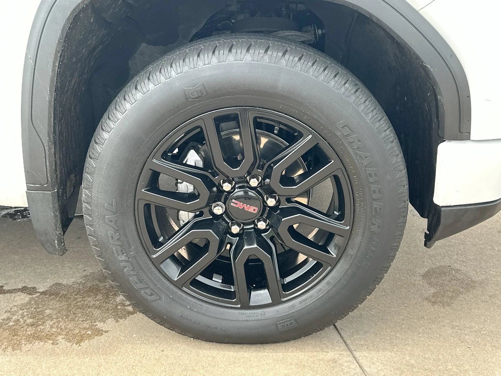 Used 2024 Summit White GMC Elevation image 10