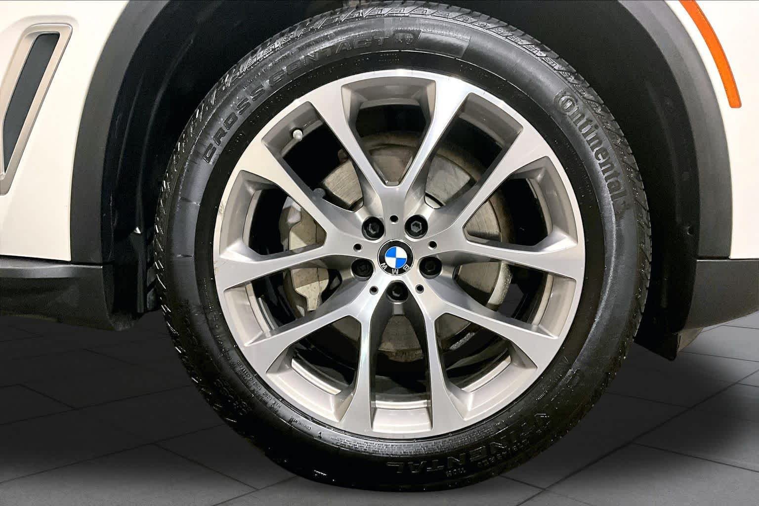 Used 2019 Mineral White Metallic BMW xDrive40i image 10