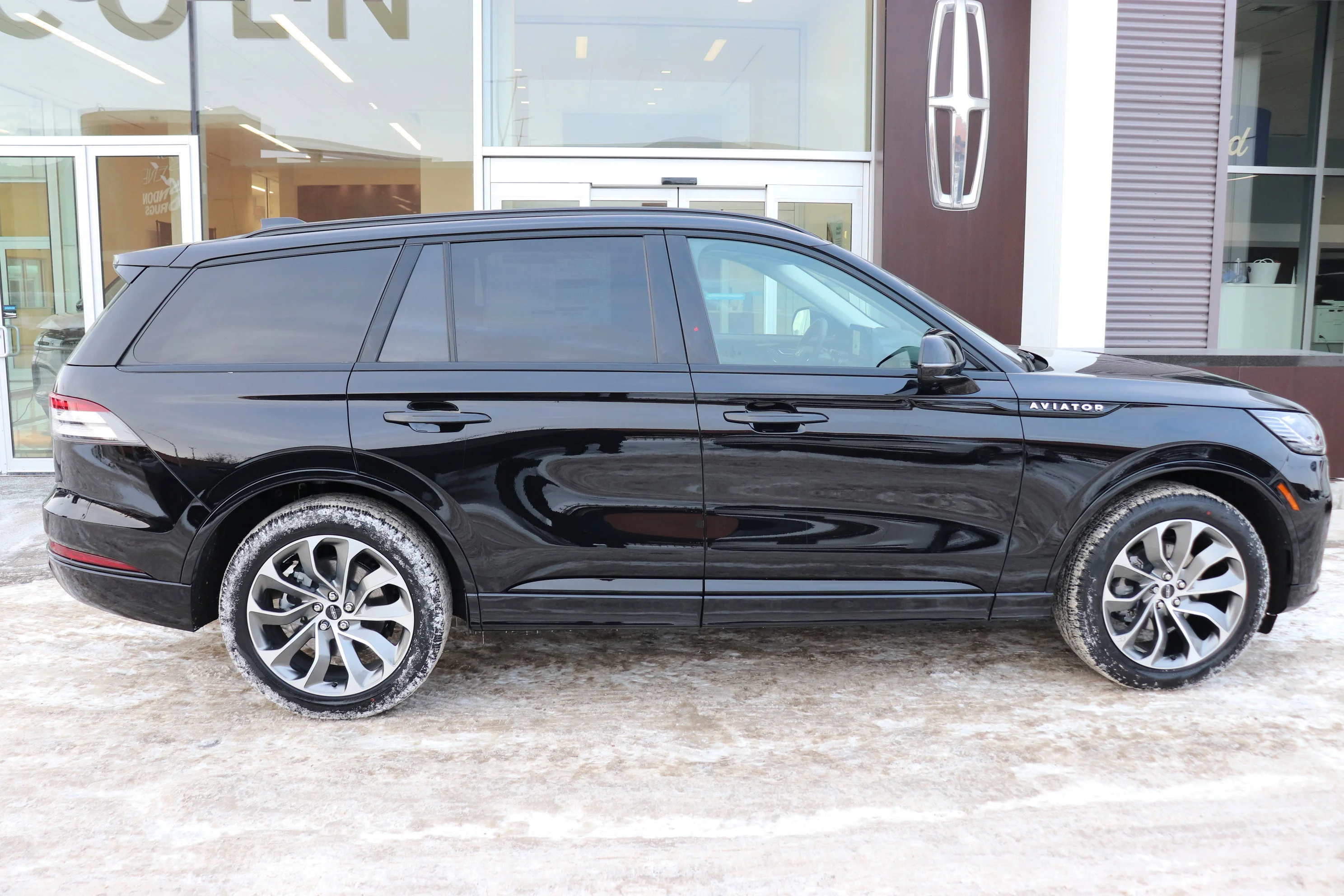 New 2026 INFINITE BLACK MET CC Lincoln Premiere image 3