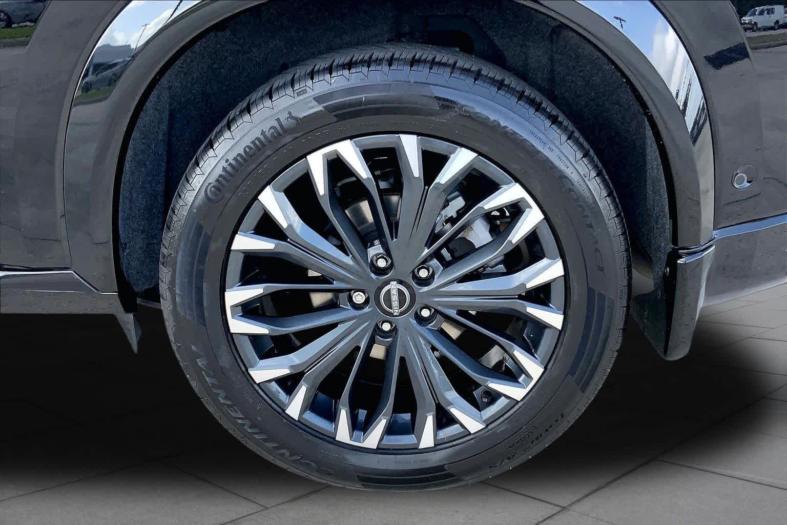 Used 2024 Super Black Nissan Platinum image 11