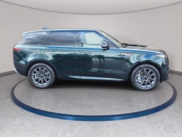 New 2026 British Racing Green Land Rover Dynamic SE image 4
