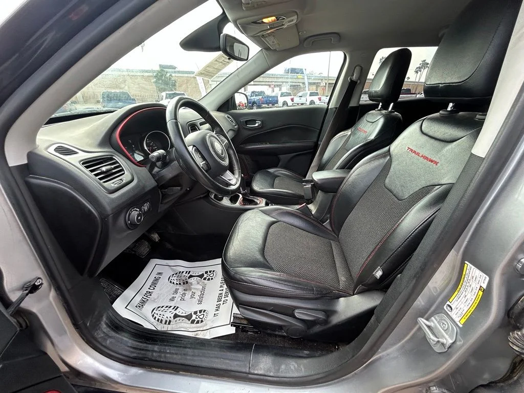 Used 2019 Silver Jeep Trailhawk image 11