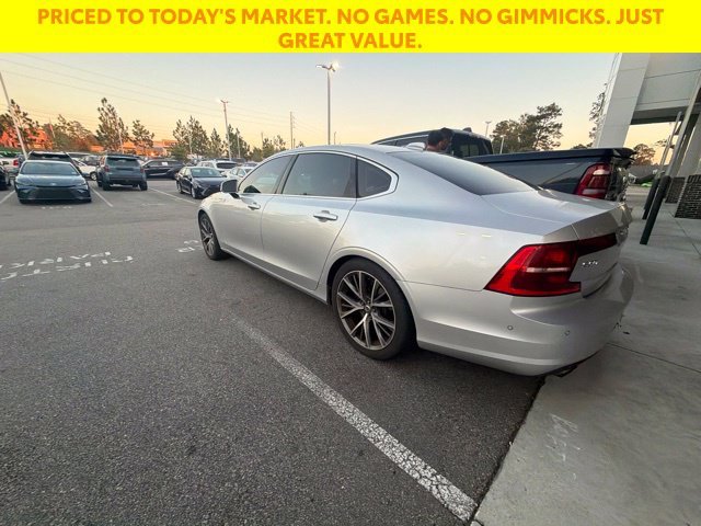 Used 2018 Silver Volvo T5 Momentum image 12