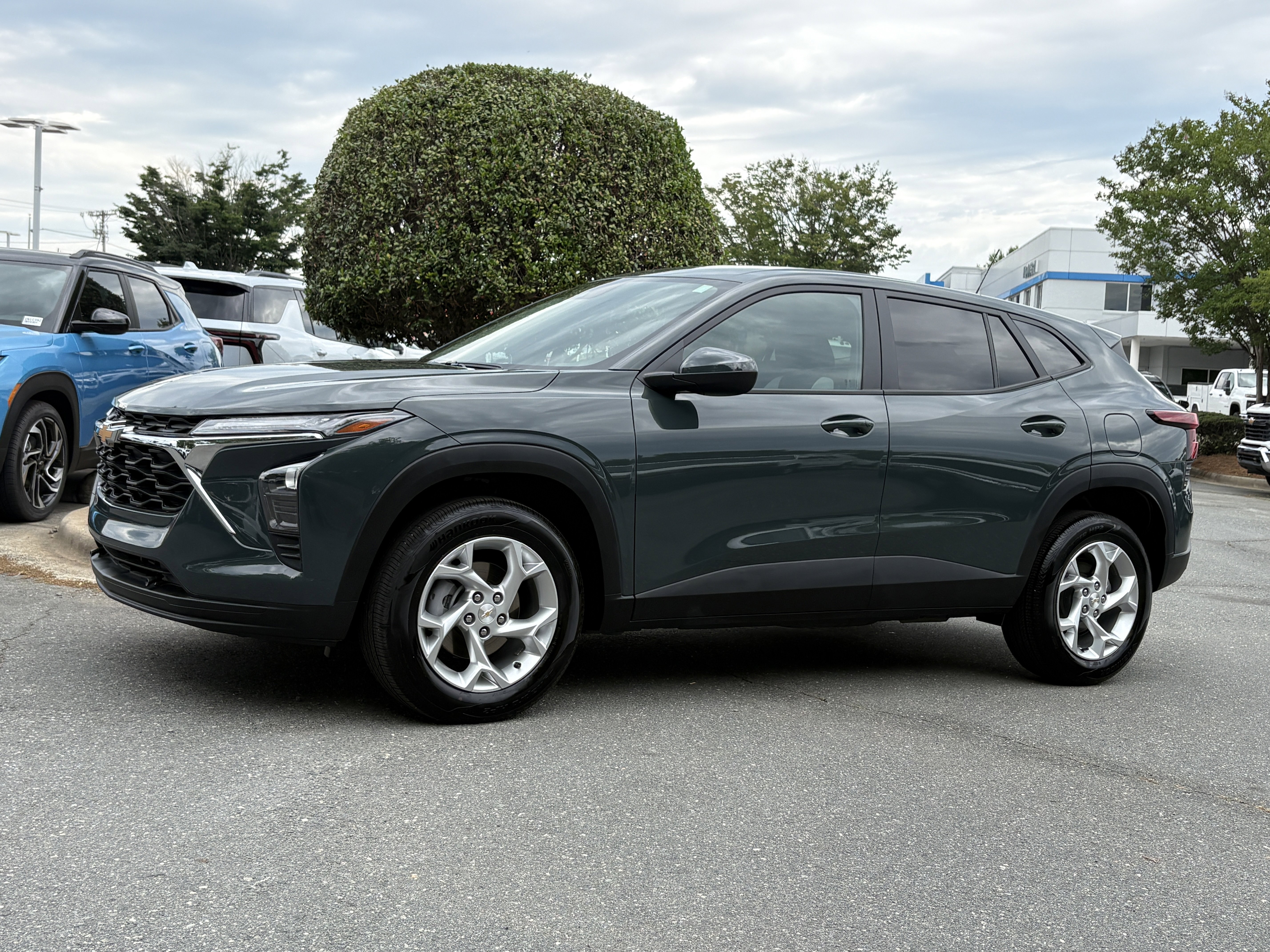 2025 Chevrolet Trax LS's photo