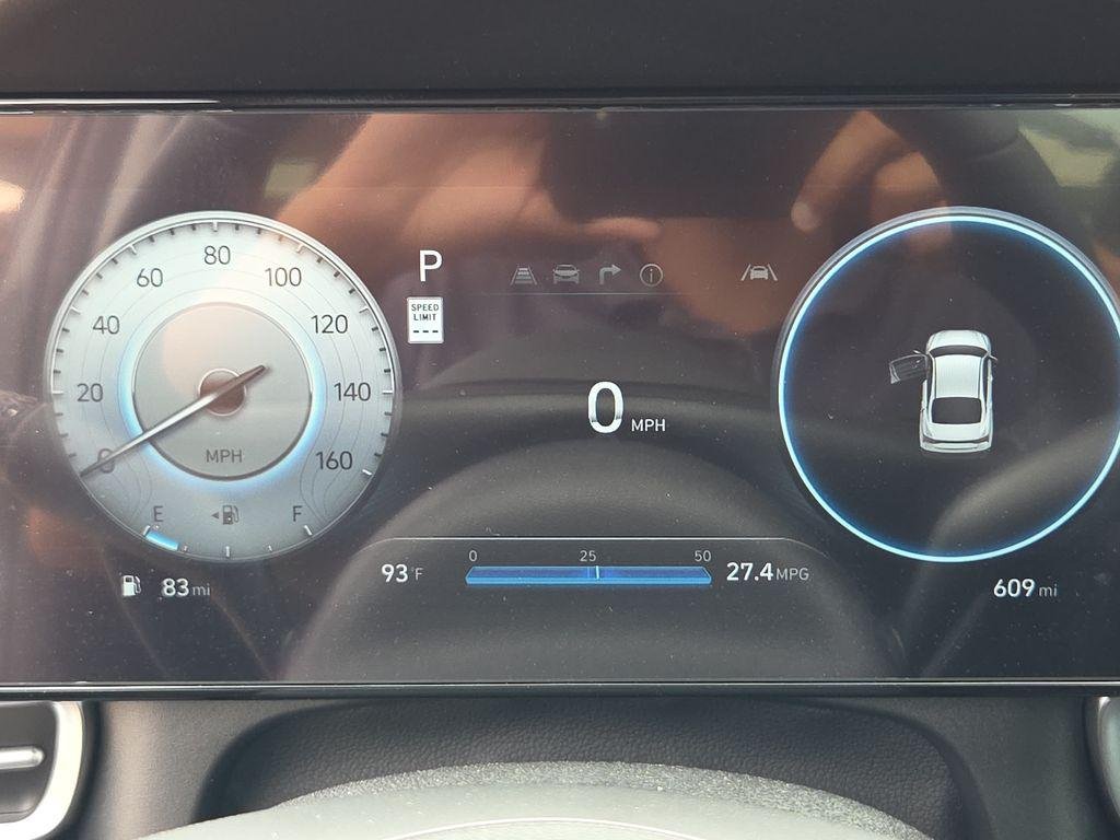 2025 Hyundai Elantra Limited - Photo 25