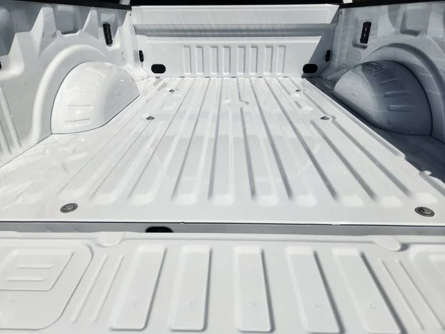 New 2027 Oxford White Ford F-250® XLT image 32