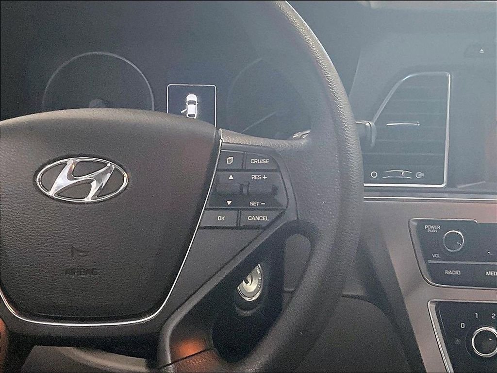 Used 2017 Black Hyundai SE image 23