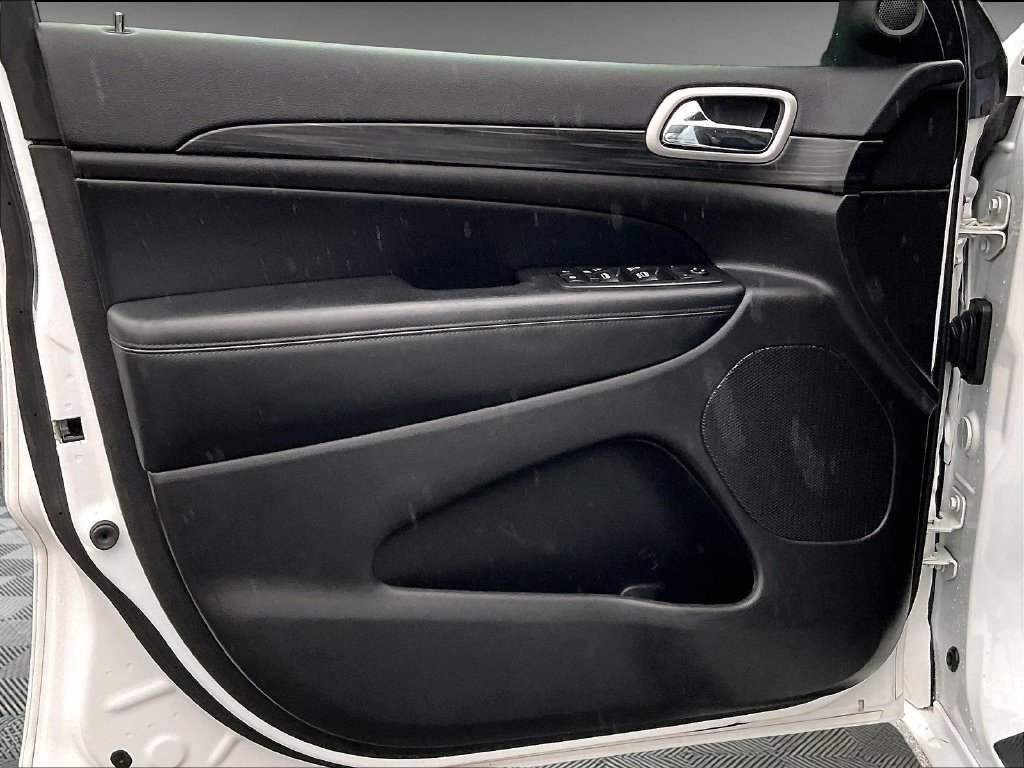 Used 2020 White Jeep Altitude image 9