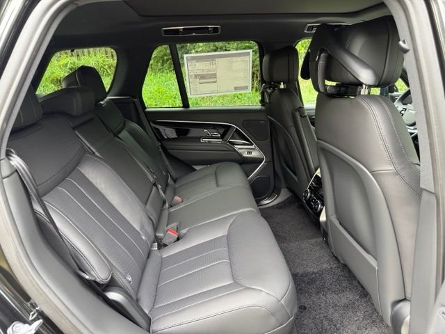 New 2027 Santorini Black Land Rover SE image 18