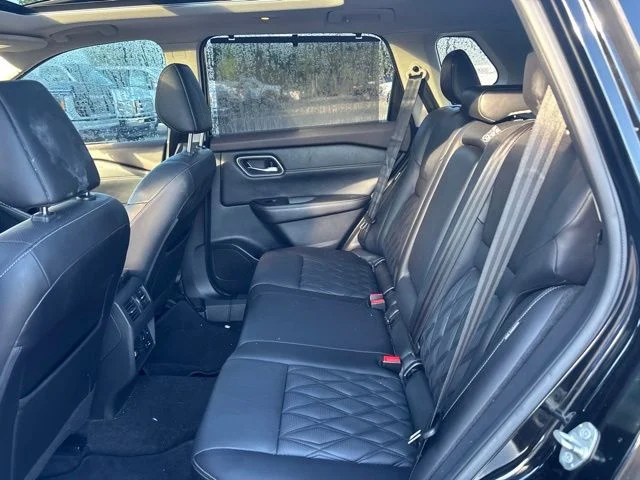 Used 2021 Black Nissan Platinum image 10