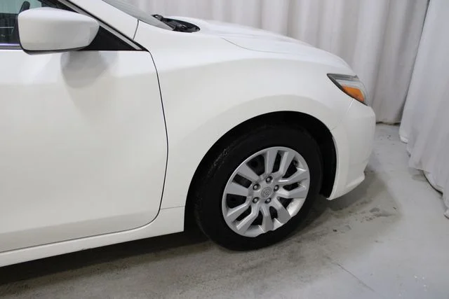 Used 2017 White Nissan 2.5 S image 31