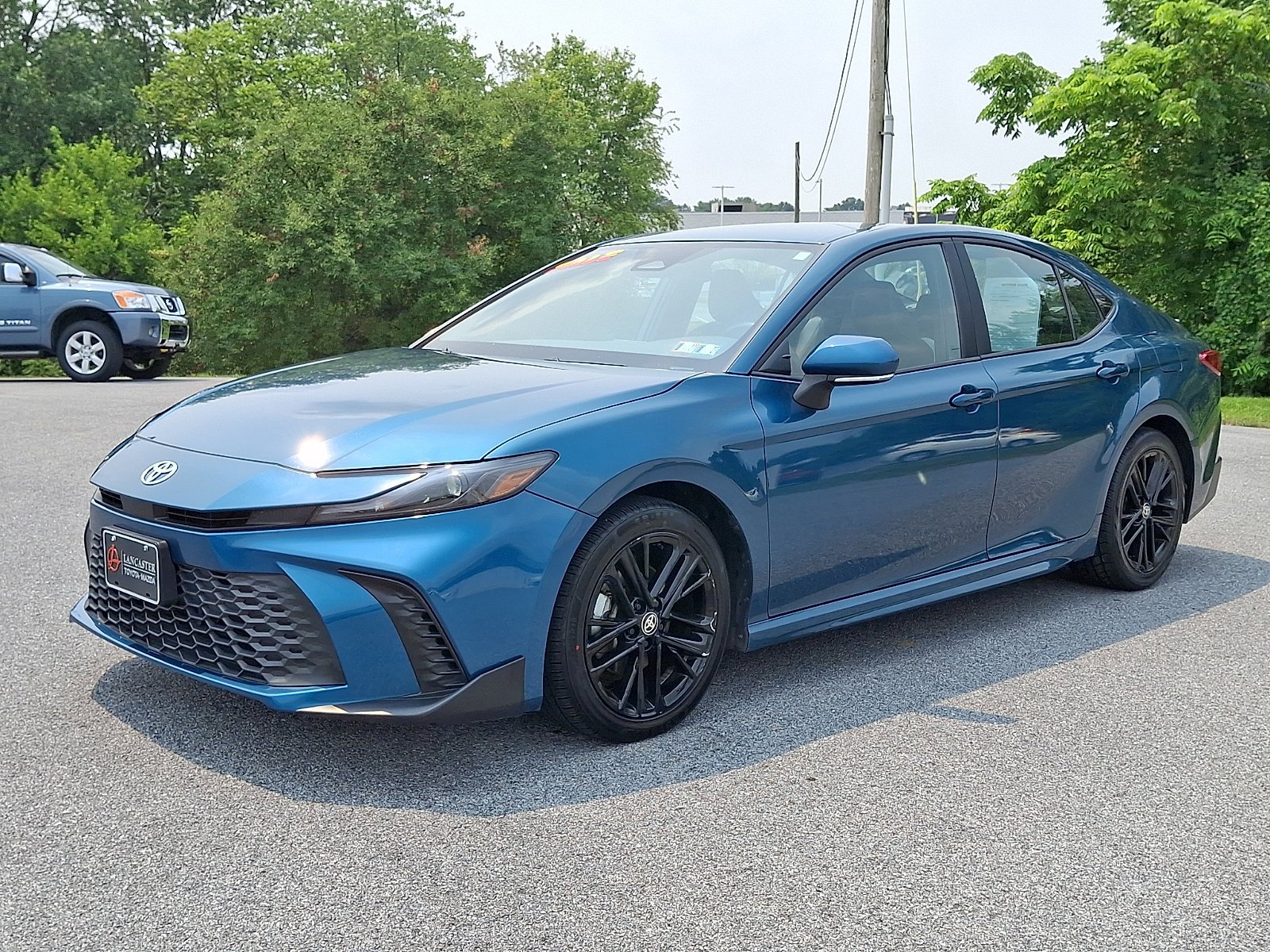 Used 2025 Ocean Gem Toyota SE image 3