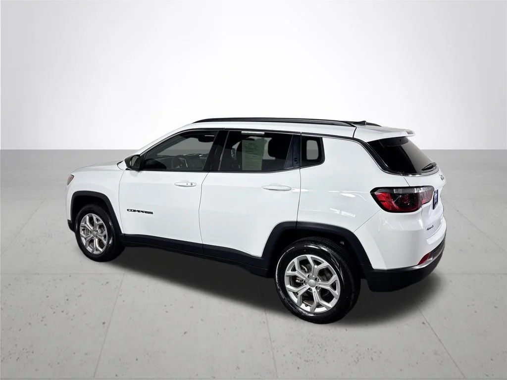 Used 2024 White Jeep Latitude image 8