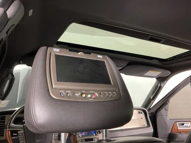 Used 2011 Black Lincoln Base image 21
