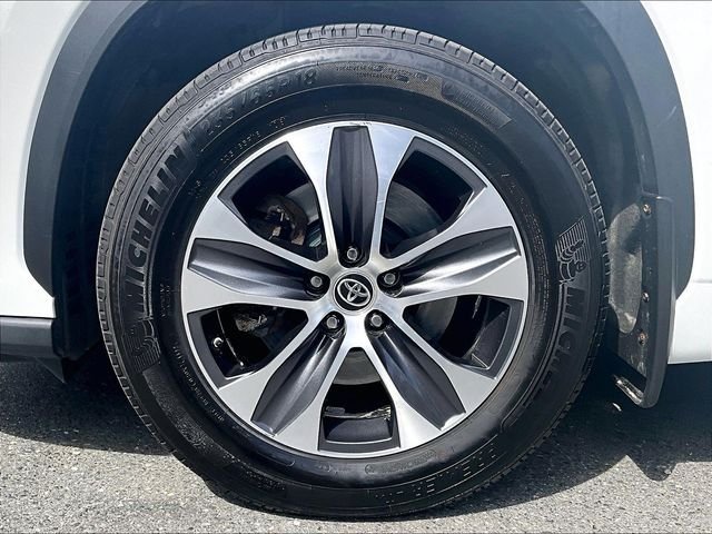Used 2023 Beige Toyota XLE image 9