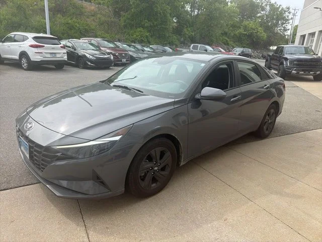 Used 2023 Gray Hyundai SEL image 3