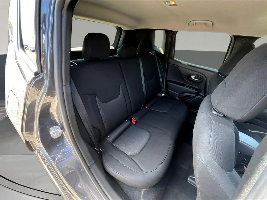 Used 2023 Gray Jeep Latitude image 27