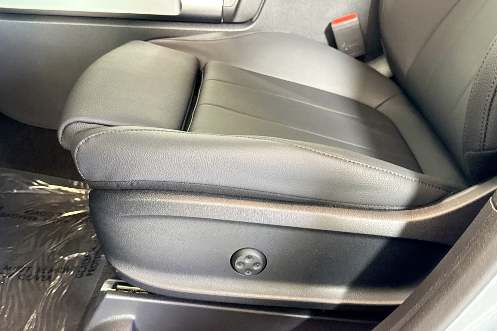 New 2026 Cirrus Silver Metallic Mercedes-Benz GLB 250 image 17