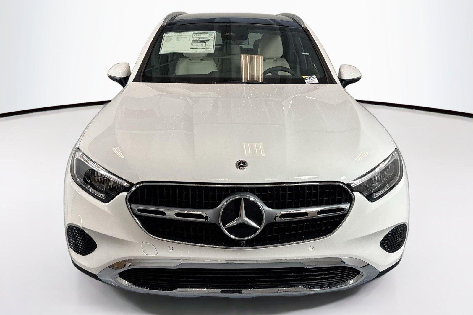 New 2026 Polar White Mercedes-Benz GLC 300 image 2