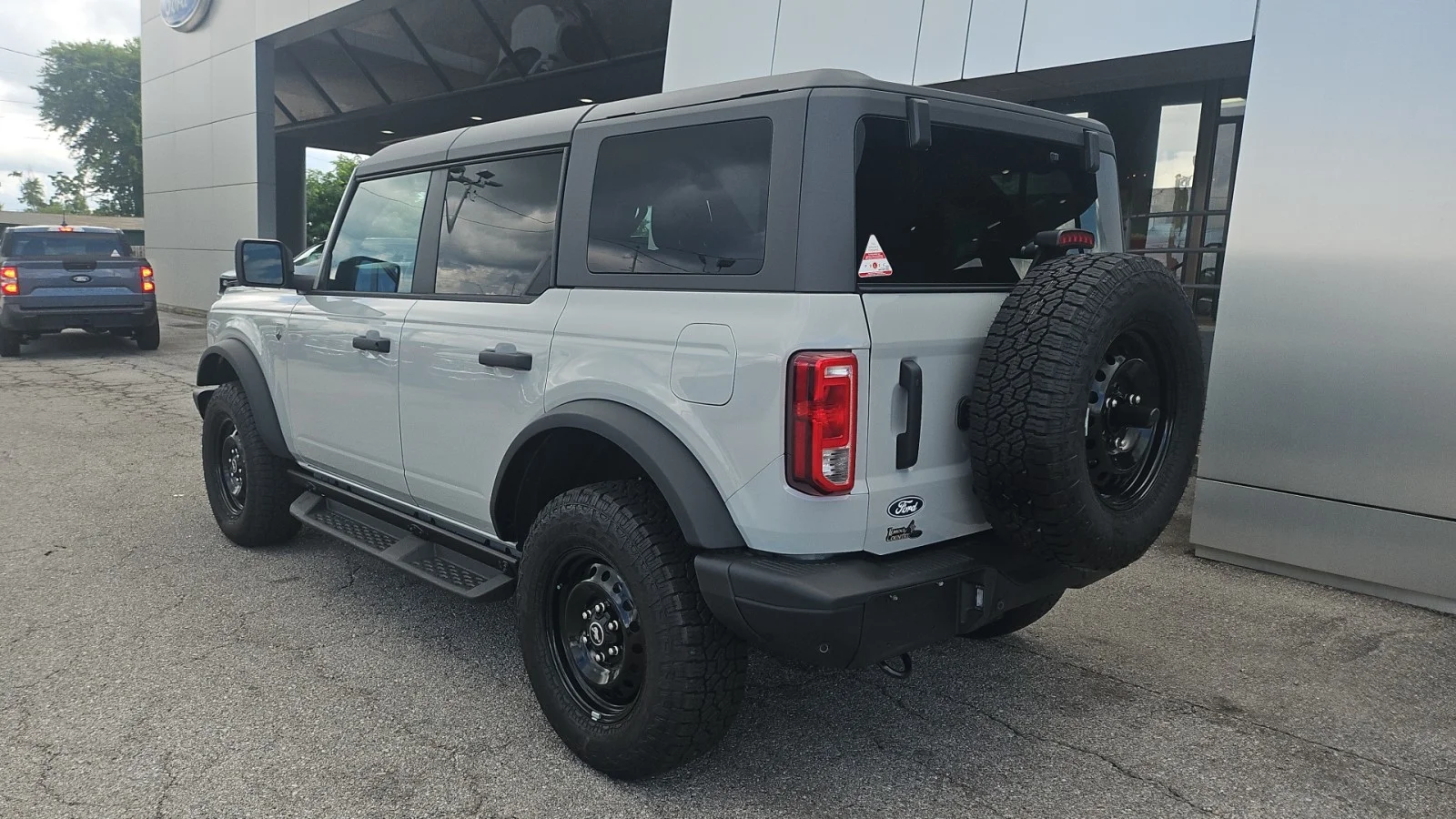 New 2026 Avalanche Gray Ford Big Bend 4-Dr 4WD image 3