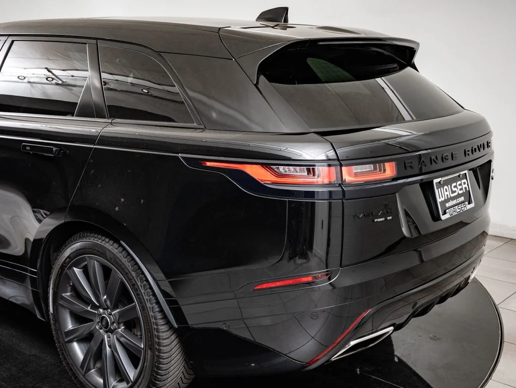 Used 2019 Santorini Black Metallic Land Rover R-Dynamic SE image 20