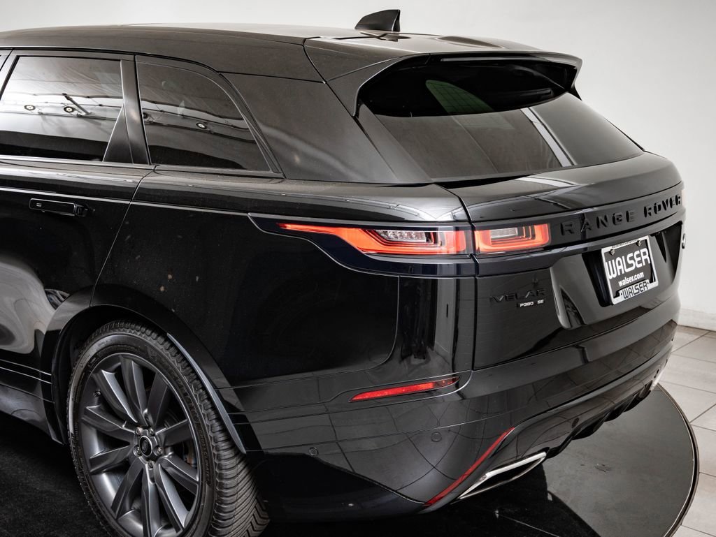 Used 2019 Santorini Black Metallic Land Rover R-Dynamic SE image 20