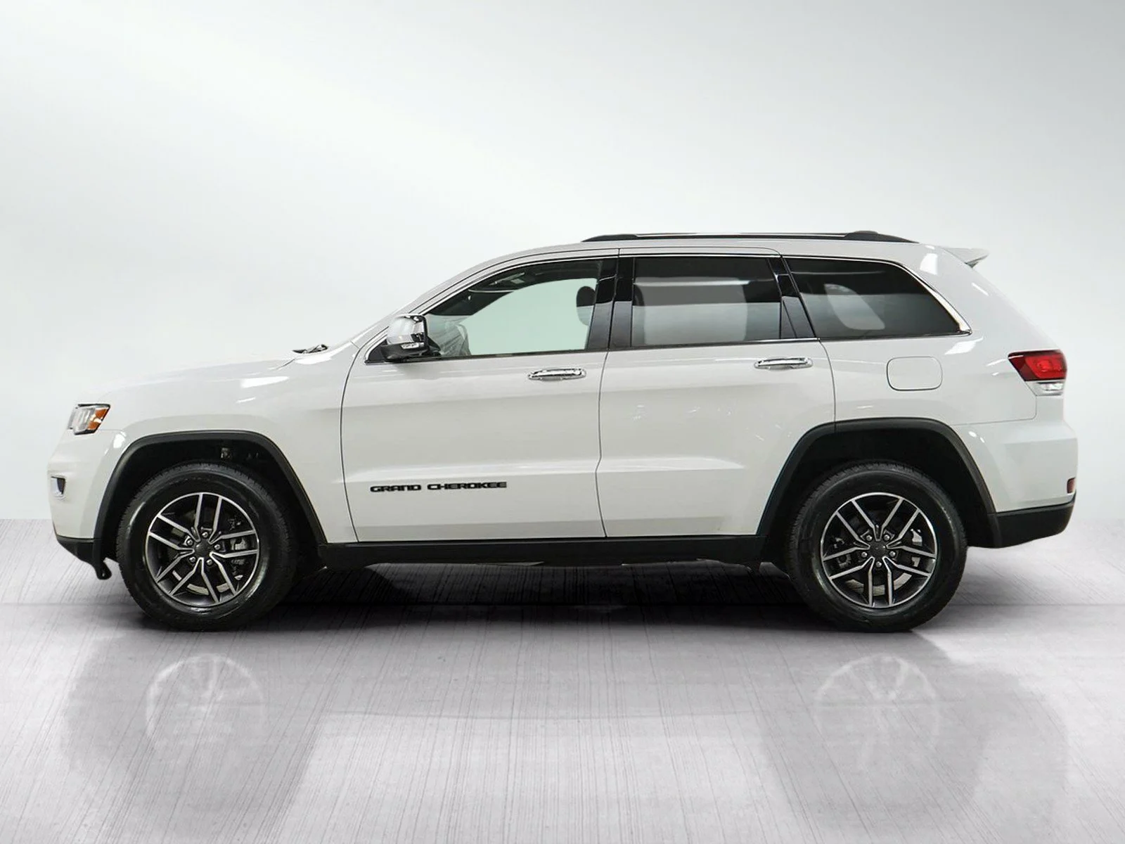 Used 2021 Jeep Grand Cherokee Limited with VIN 1C4RJFBG9MC671365 for sale in Hopkins, Minnesota