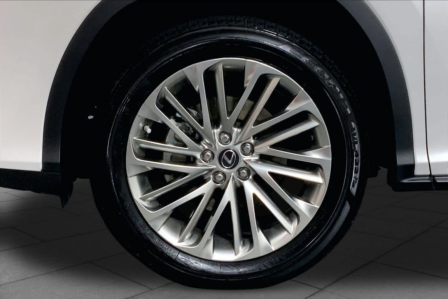 Certified Used 2021 Eminent White Pearl Lexus  image 11