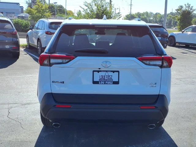 Used 2025 White Toyota XLE image 21