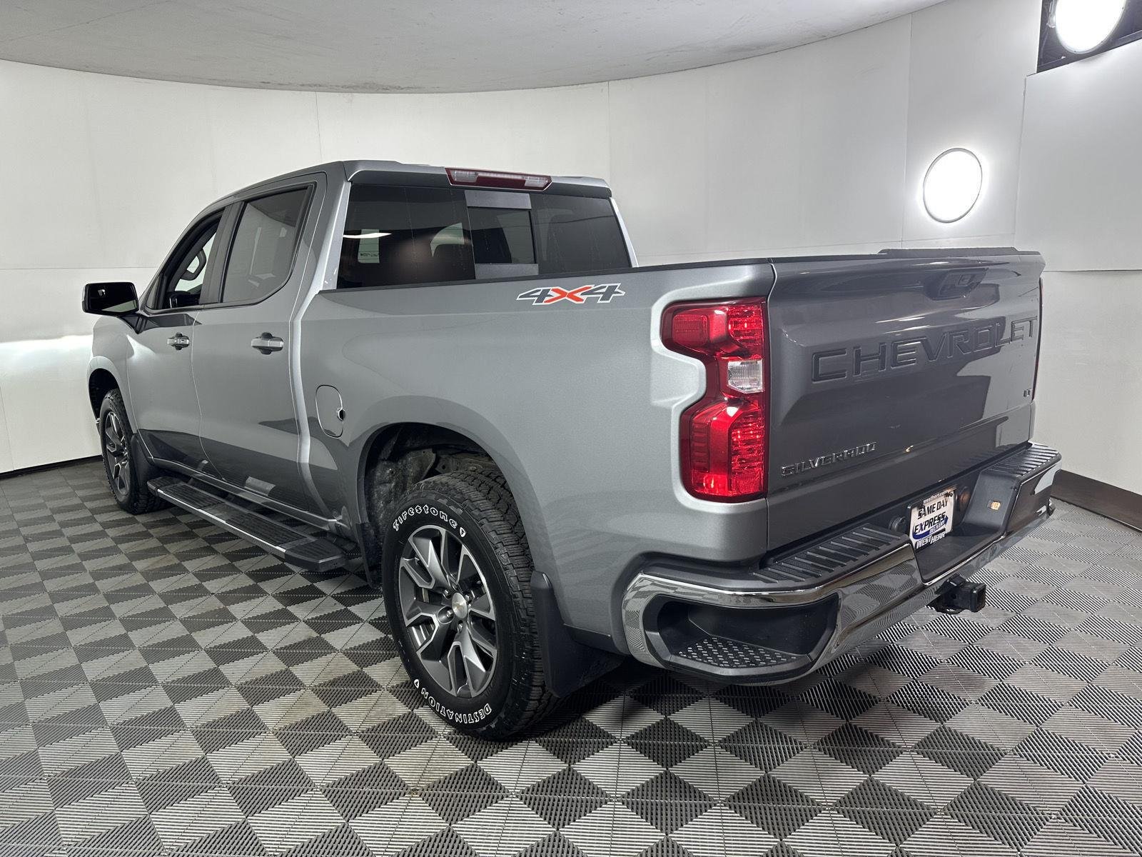 Used 2023 Sterling Gray Metallic Chevrolet LT image 17
