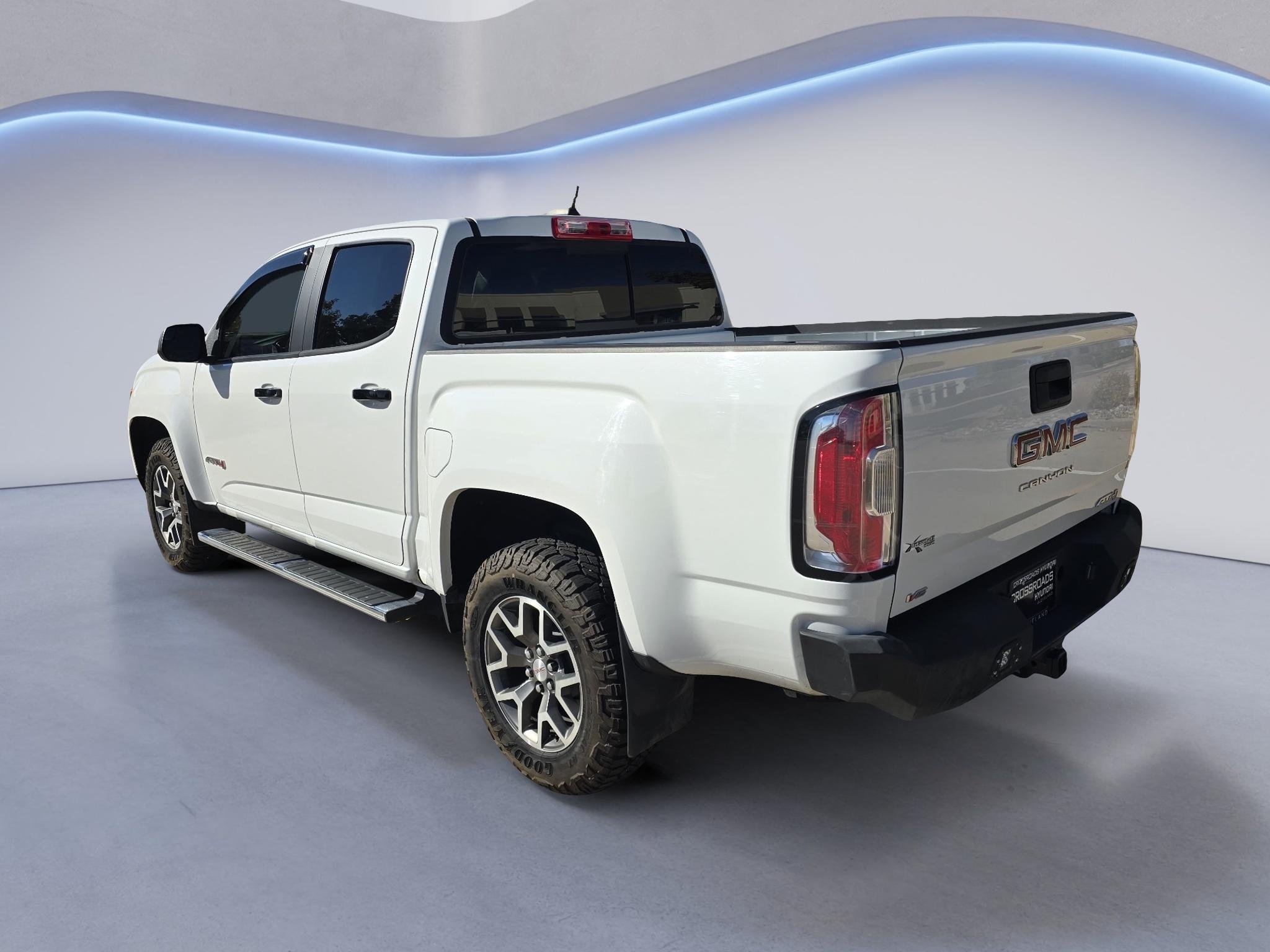 Used 2021 Summit White GMC 4WD AT4 w/Cloth image 3