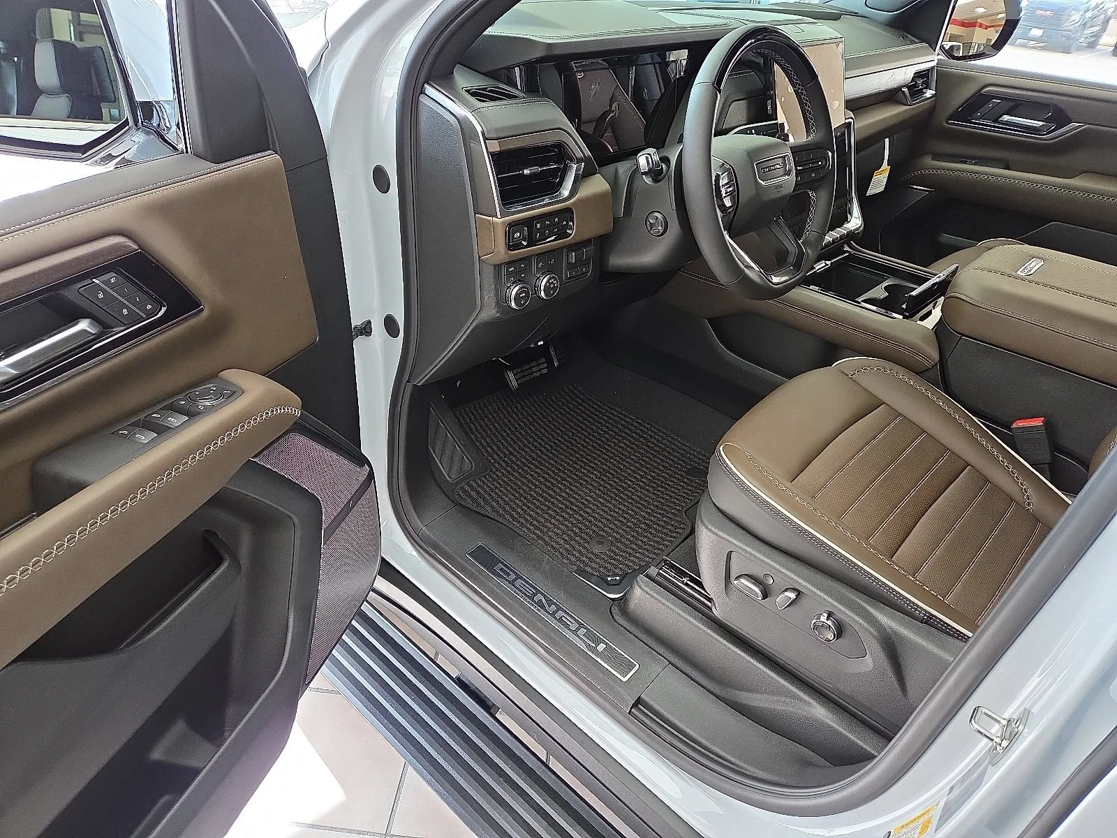 2026 GMC Yukon Denali Ultimate - Photo 9