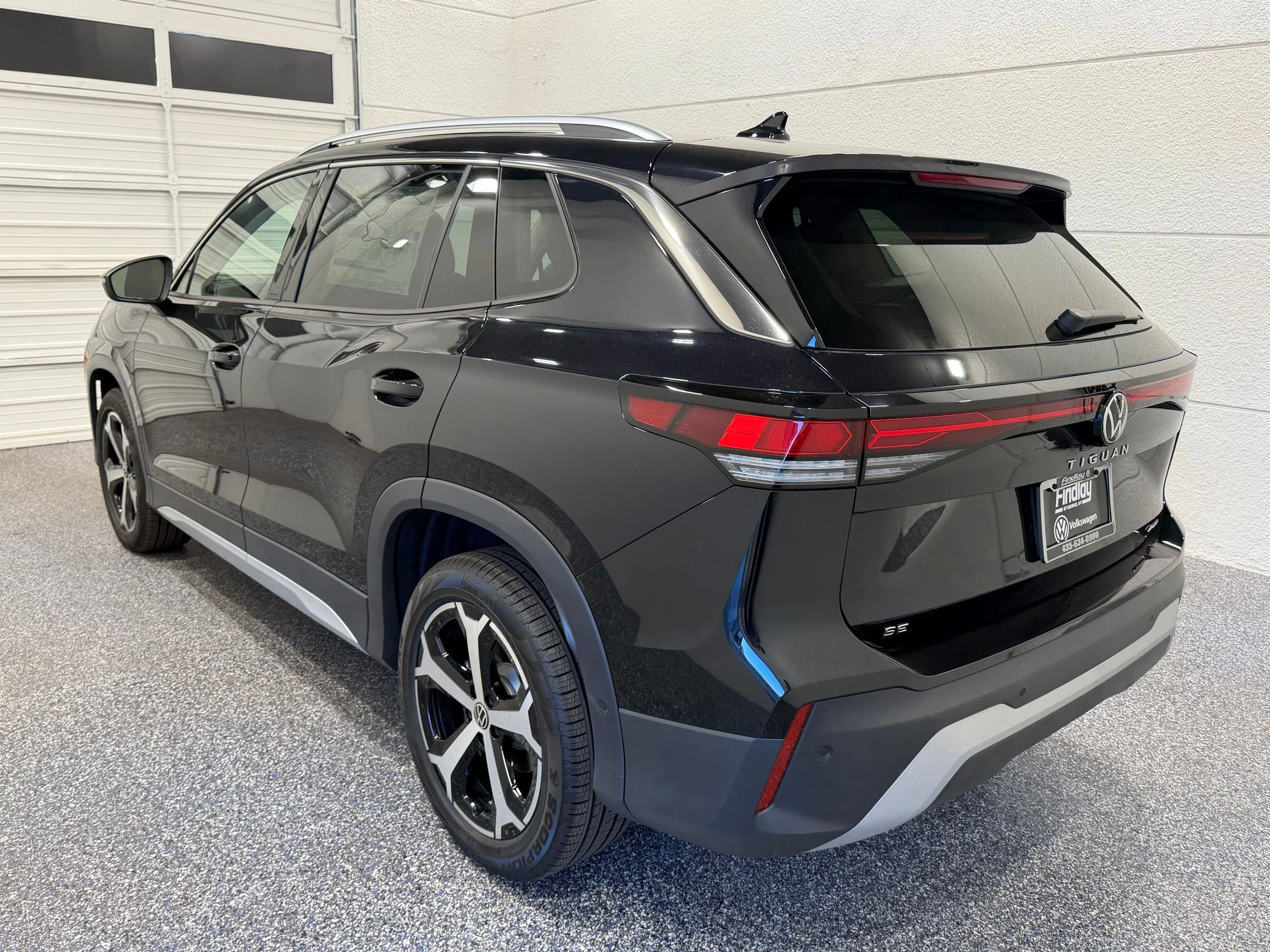 New 2026 Black Volkswagen 2.0T SE image 4