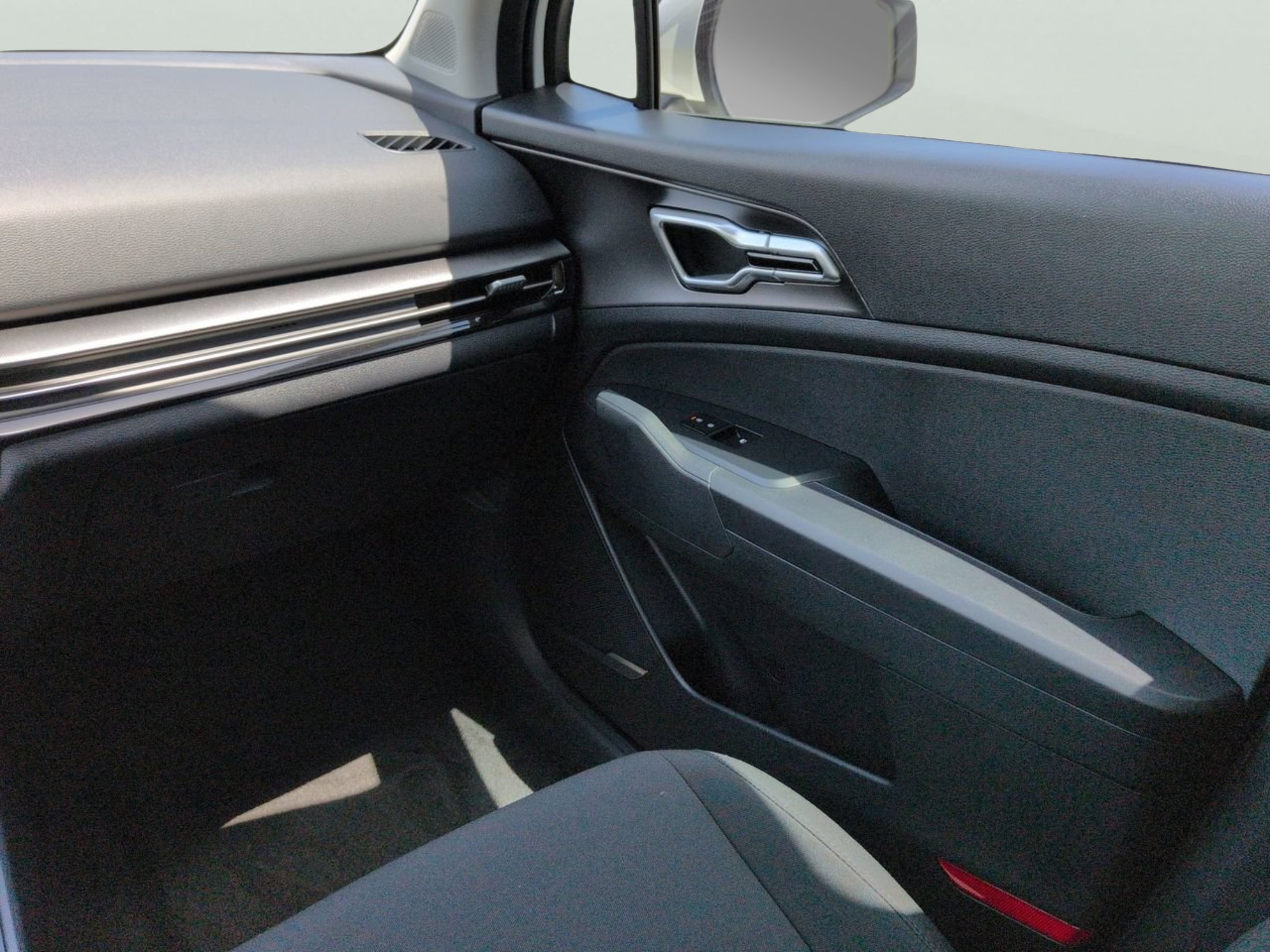 New 2026 Snow White Pearl Kia LX image 14