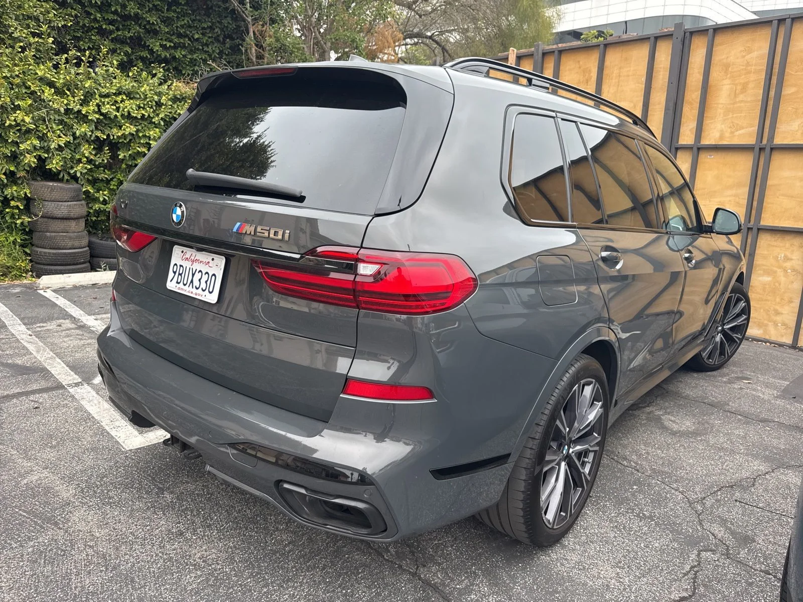 Used 2022 Gray BMW M50i image 4