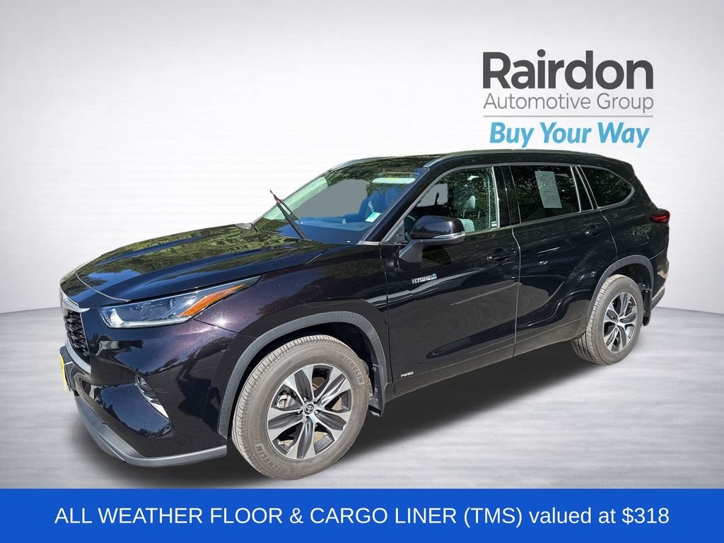 Used 2021 Black Toyota XLE image 3